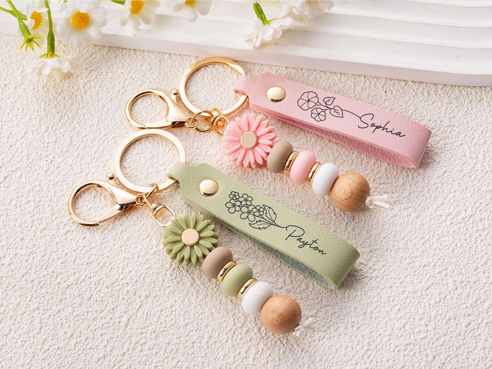 Personalized Daisy Keychain, Engraved Faux Leather, Beaded Flower Charm