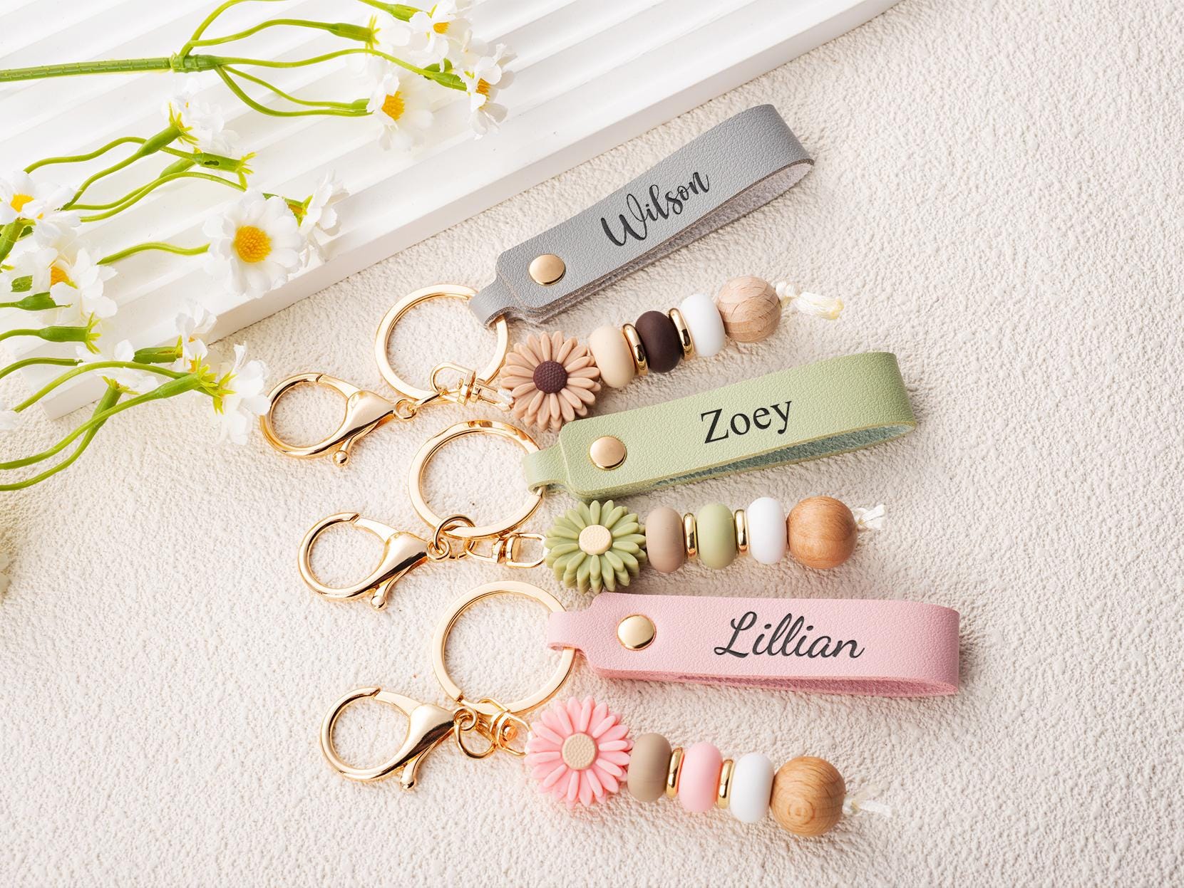 Personalized Daisy Keychain, Engraved Faux Leather, Beaded Flower Charm