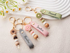 Personalized Daisy Keychain, Engraved Faux Leather, Beaded Flower Charm