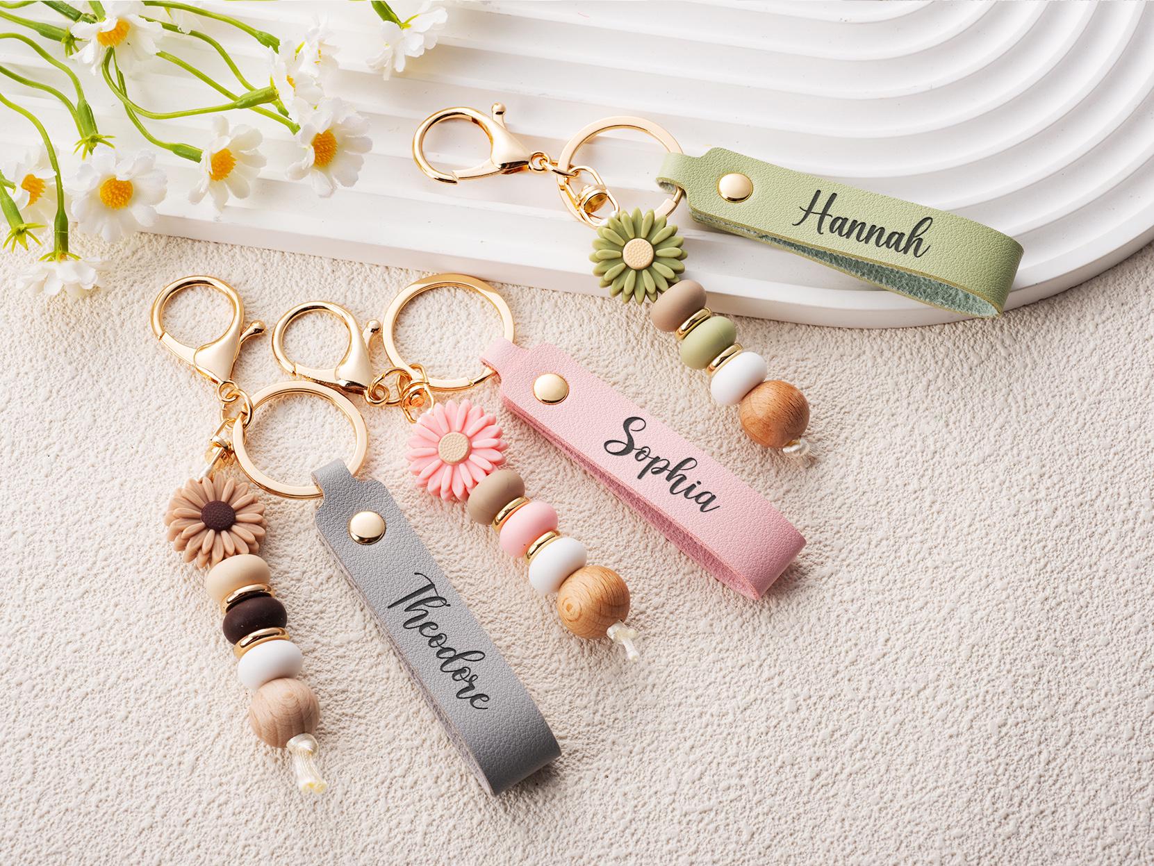 Personalized Daisy Keychain, Engraved Faux Leather, Beaded Flower Charm
