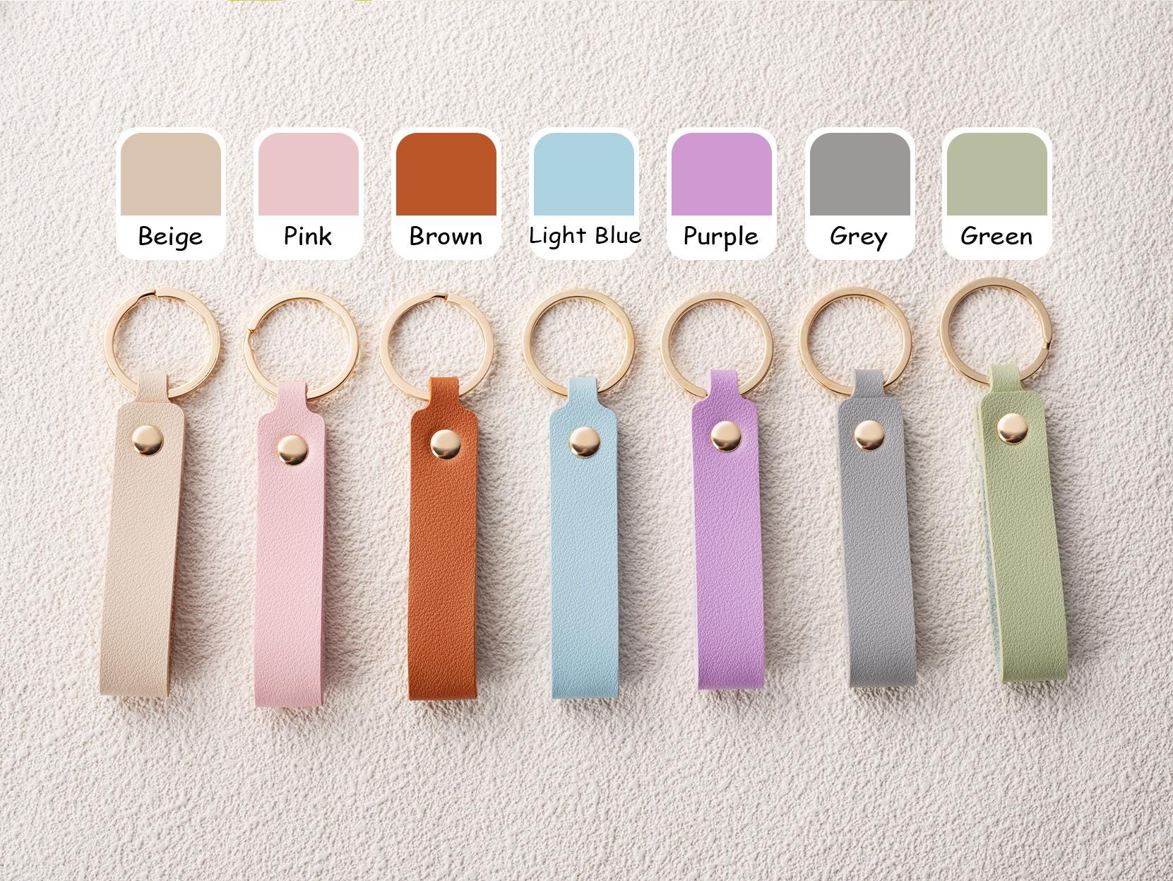 Personalized Daisy Keychain, Engraved Faux Leather, Beaded Flower Charm