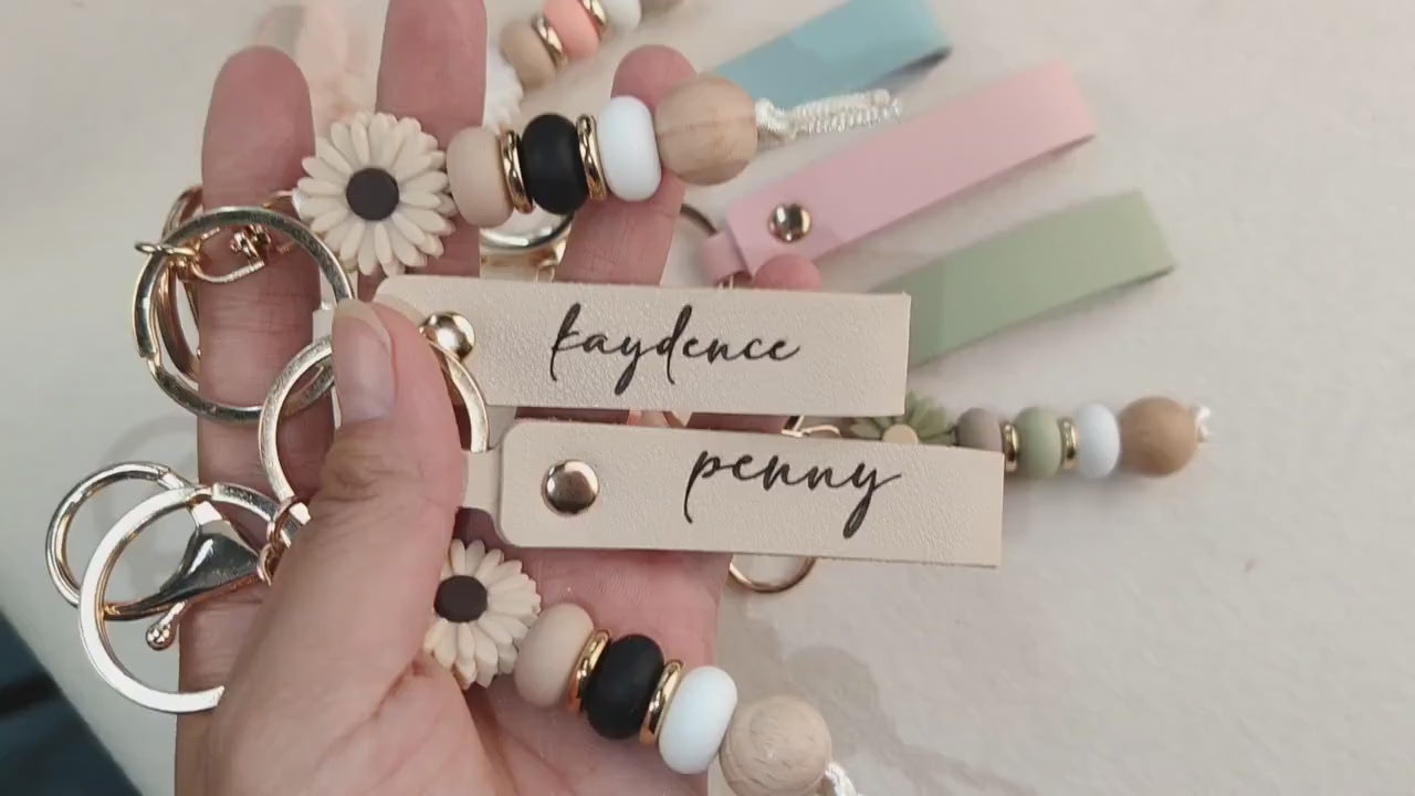Personalized Daisy Keychain, Engraved Faux Leather, Beaded Flower Charm